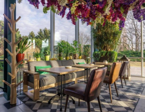 Гостиница Holiday Inn Hotel Brussels Airport, an IHG Hotel  Дигем